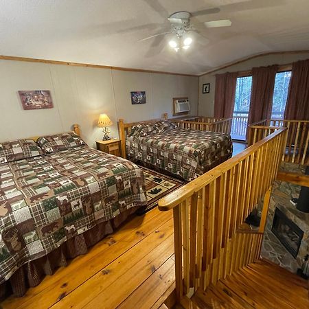 Amazing Cabin Fireplace And Stream #11 Хелен Экстерьер фото