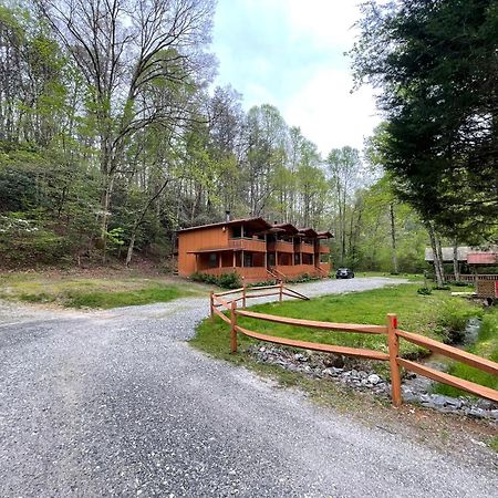 Amazing Cabin Fireplace And Stream #11 Хелен Экстерьер фото