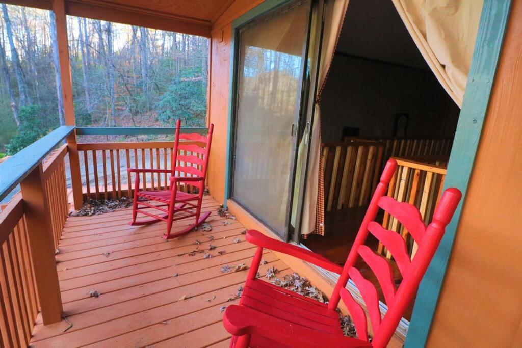 Amazing Cabin Fireplace And Stream #11 Хелен Экстерьер фото