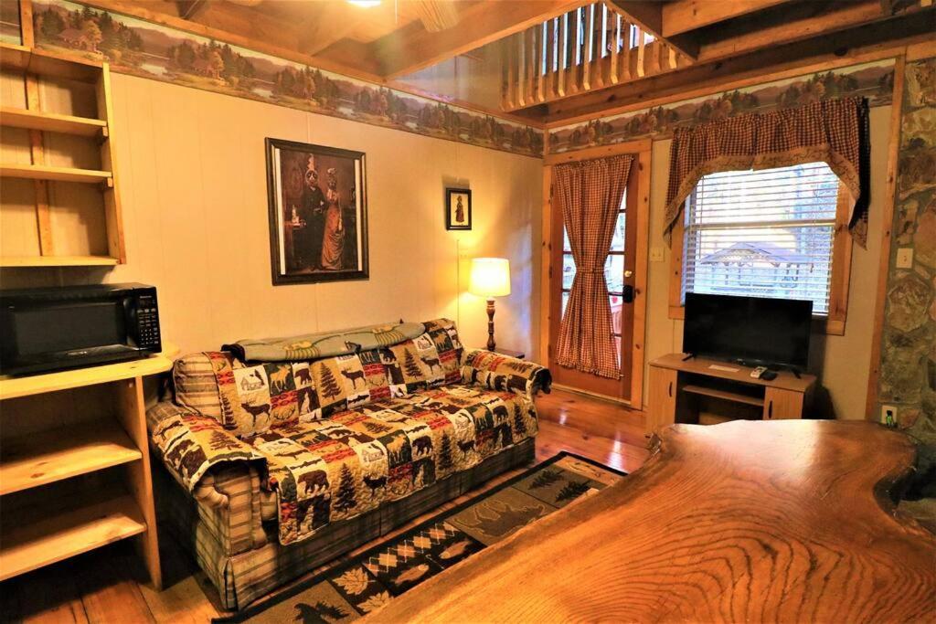 Amazing Cabin Fireplace And Stream #11 Хелен Экстерьер фото