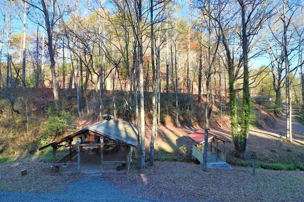 Amazing Cabin Fireplace And Stream #11 Хелен Экстерьер фото