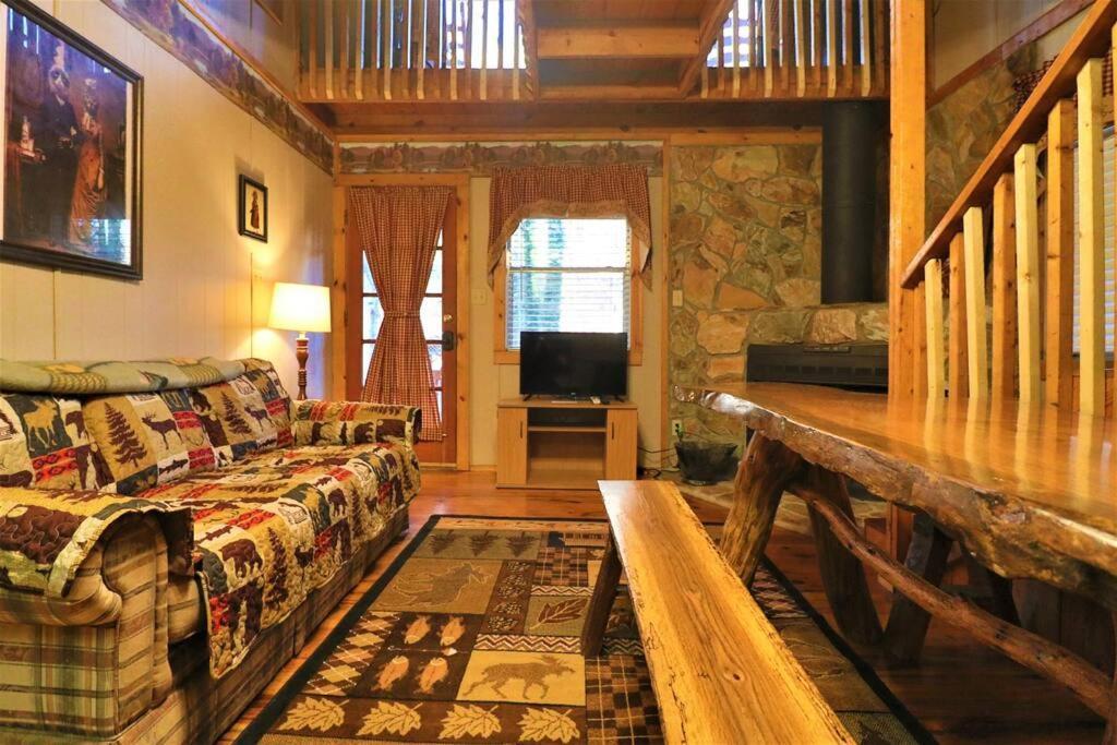 Amazing Cabin Fireplace And Stream #11 Хелен Экстерьер фото