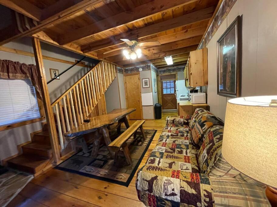 Amazing Cabin Fireplace And Stream #11 Хелен Экстерьер фото