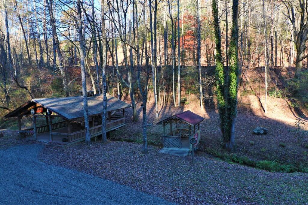 Amazing Cabin Fireplace And Stream #11 Хелен Экстерьер фото