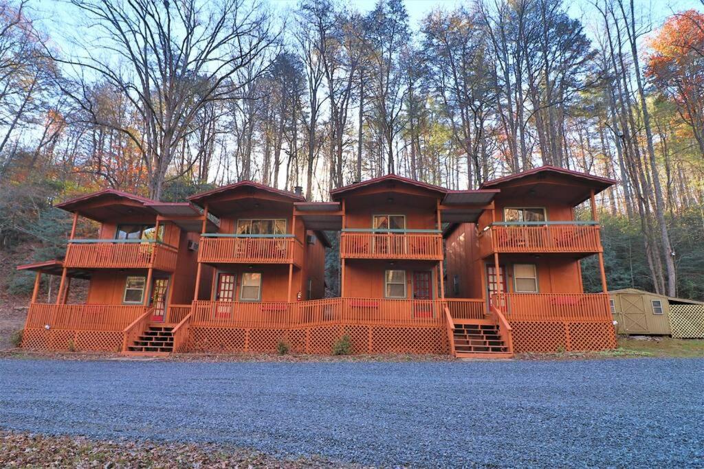Amazing Cabin Fireplace And Stream #11 Хелен Экстерьер фото