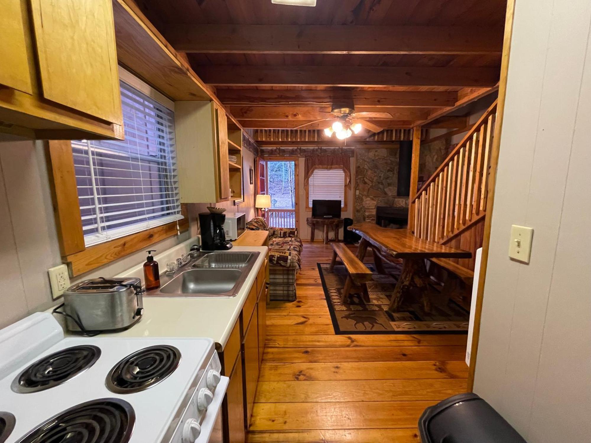 Amazing Cabin Fireplace And Stream #11 Хелен Экстерьер фото